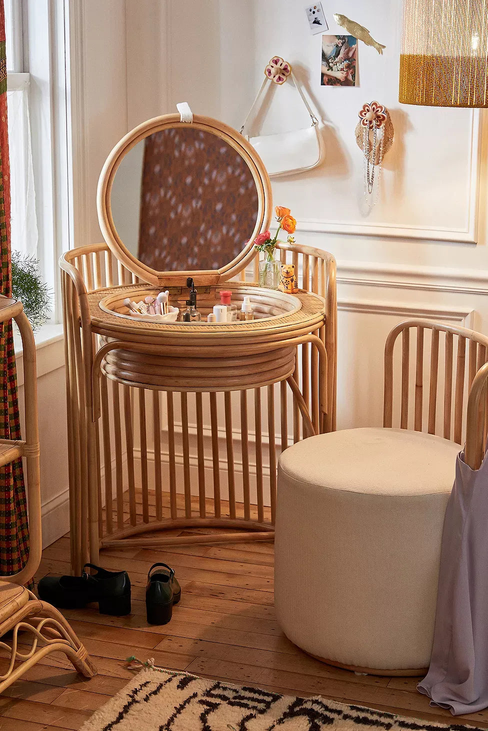 Penteadeira Elise – Elegância e Organização para o Seu Quarto