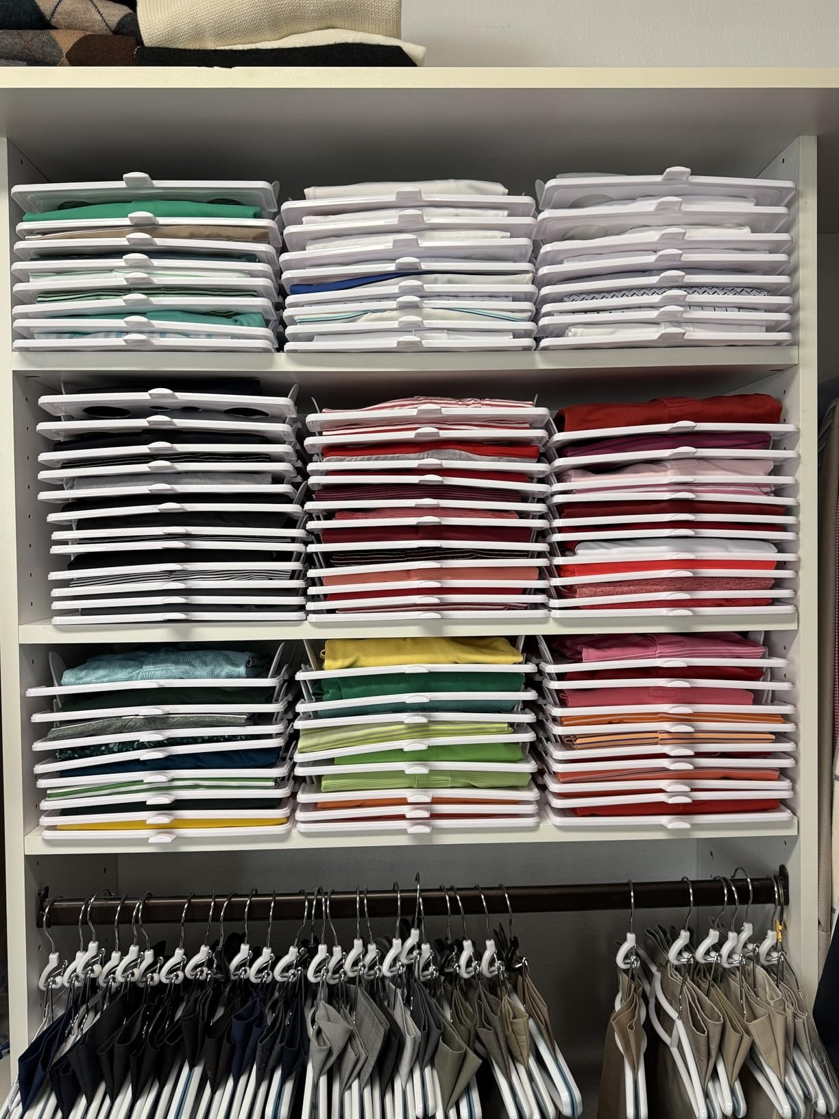 Organizador de camisetas Accenter para armazenamento de roupas