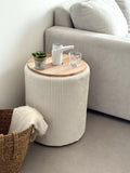 Mesa lateral com dispensador de água em madeira premium